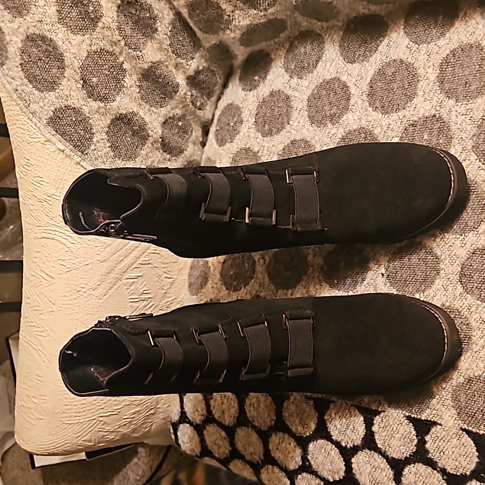 BRAND NEW BLONDO WATERPROOF BOOTS NEVER WORN SIZE 9.5 WARM CLASSY EDGY